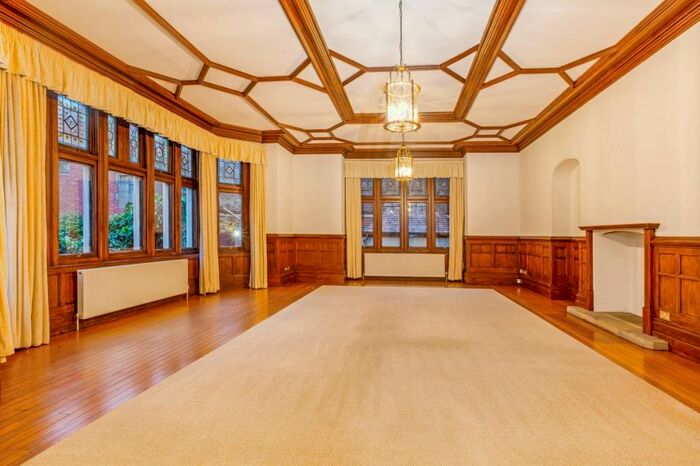 2 Bedroom Apartment To Rent In Tanbridge Park Horsham, RH12