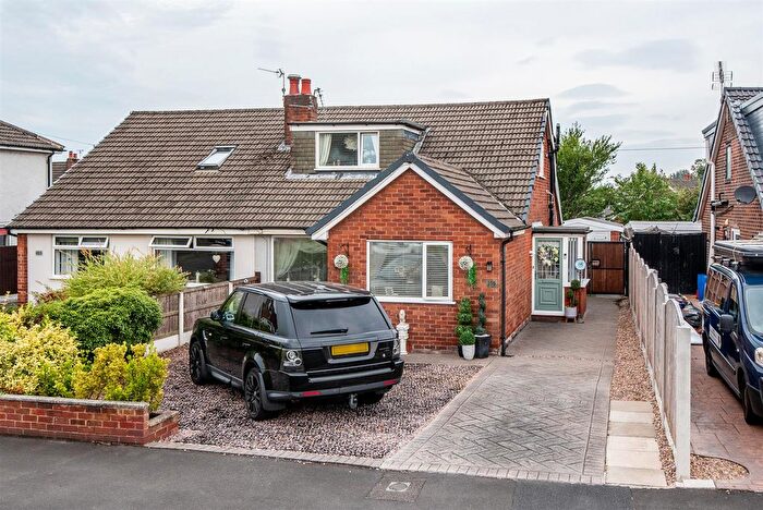4 Bedroom Semi Detached Bungalow For Sale In Lever House Lane, Leyland, PR25