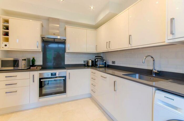 5 Bedroom House To Rent In Nether Street, , Woodside Park, London, N3