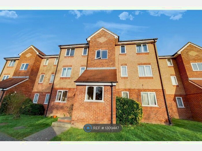 1 Bedroom Flat To Rent In Express Drive, Ilford IG3