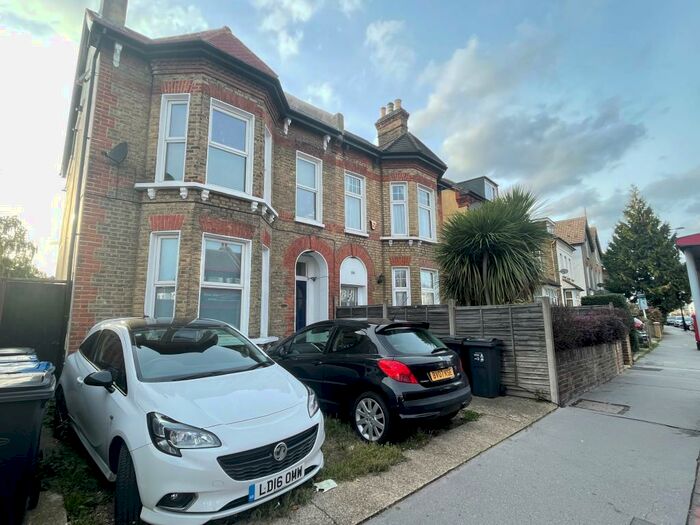 2 Bedroom Apartment To Rent In Portland Road, South Norwood, SE25