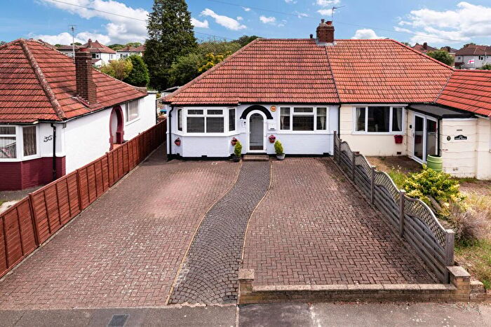 2 Bedroom Semi-Detached Bungalow For Sale In Francis Avenue, Bexleyheath, DA7