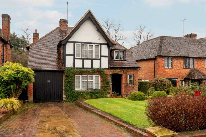 4 Bedroom Detached House To Rent In Edmunds Walk, London, N2