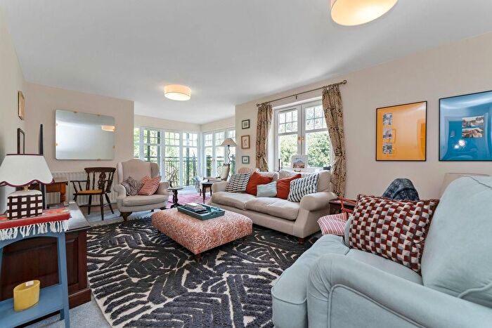 2 Bedroom Flat To Rent In West Mill Road, Edinburgh, EH13