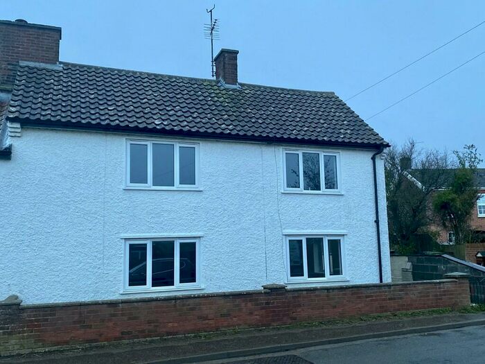 3 Bedroom Semi-Detached House To Rent In North Road, Ormesby, NR29