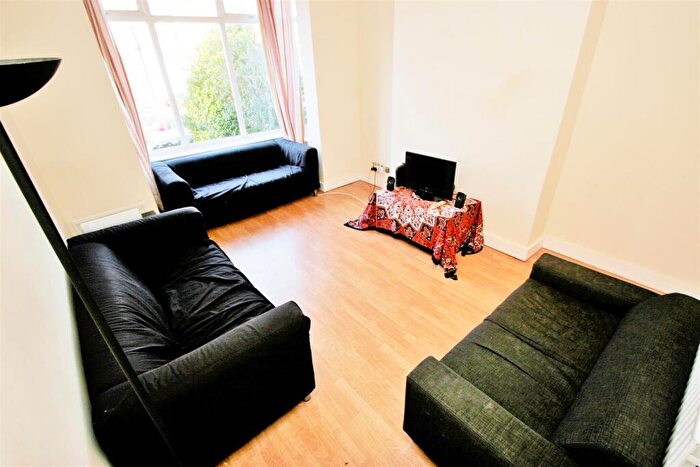 6 Bedroom Terraced House To Rent In Royal Park Avenue, Hyde Park, Leeds, LS6