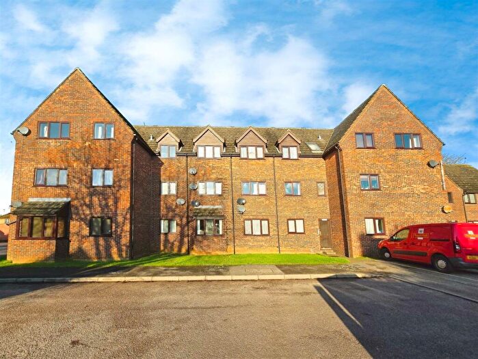 1 Bedroom Flat To Rent In Oliver Close, Rushden, Northants, NN10