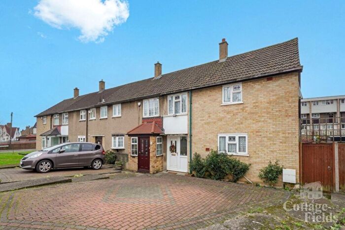 3 Bedroom End Terrace House For Sale In Brigadier Hill, Enfield, London, EN2