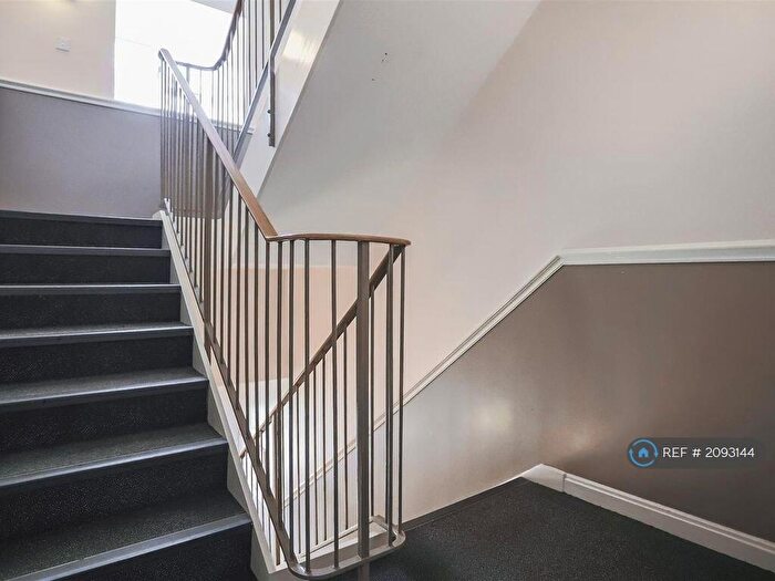 2 Bedroom Flat To Rent In Garbo Court, Salford, M6