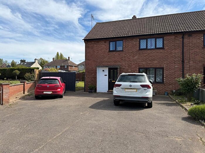 3 Bedroom Semi Detached House For Sale In Queensway, Long Sutton, Spalding, PE12