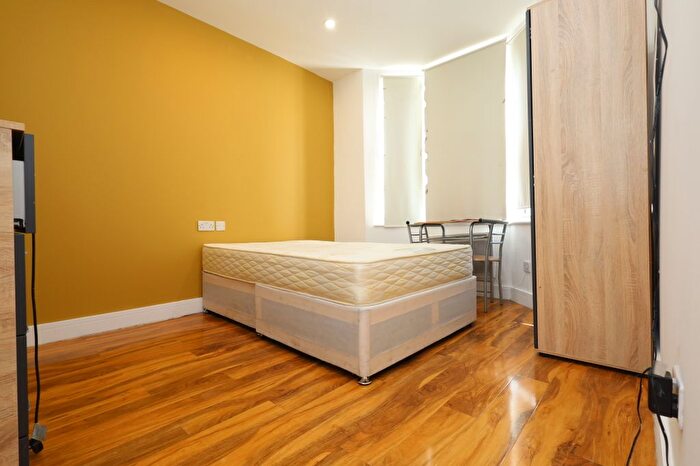 Studio To Rent In Railway Road, Waltham Cross, EN8