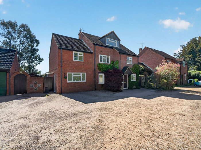 6 Bedroom Detached House For Sale In Moreton Road Buckingham, Buckinghamshire, MK18