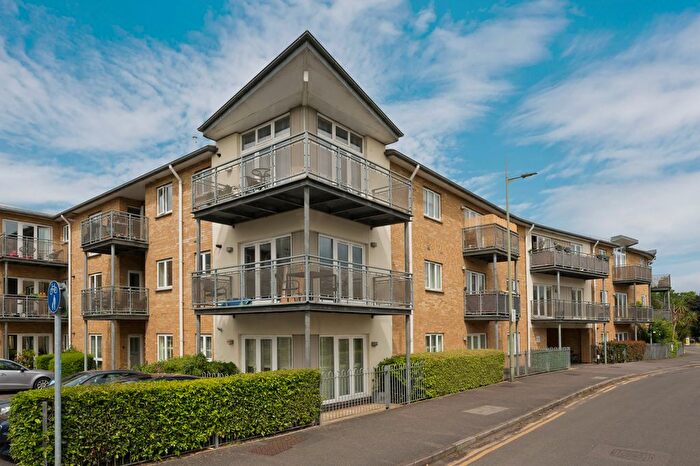 2 Bedroom Flat To Rent In Bridge Wharf, Chertsey, Surrey, KT16