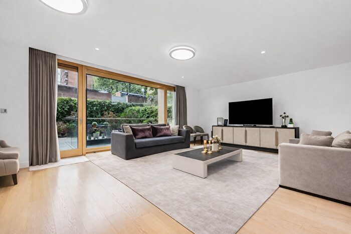 3 Bedroom Flat For Sale In Vicarage Gate House, Kensington, London, W8