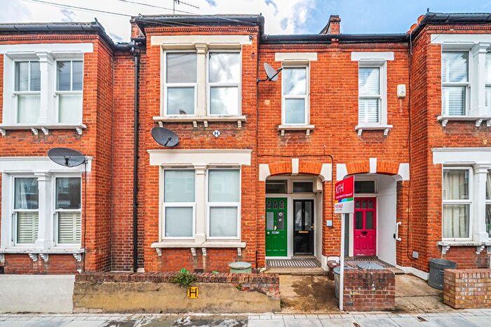 4 Bedroom Maisonette For Sale In Glasford Street, Tooting, London, SW17
