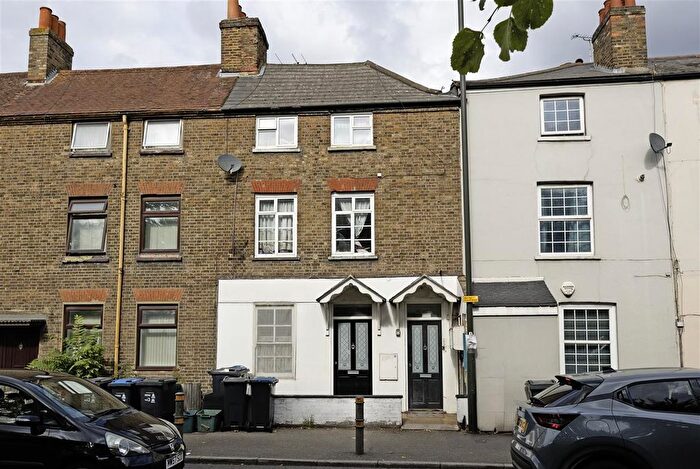 2 Bedroom Flat For Sale In Church Road, Mitcham, CR4