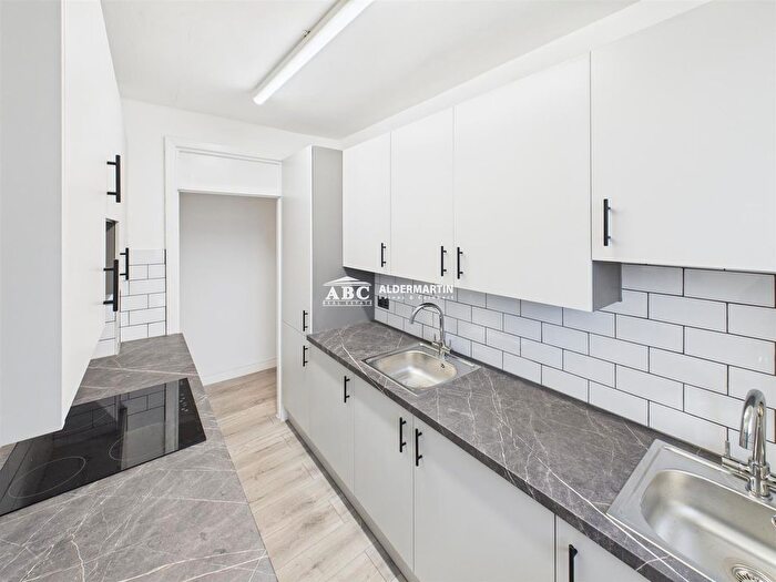 2 Bedroom Flat For Sale In Bell Lane, London, NW4