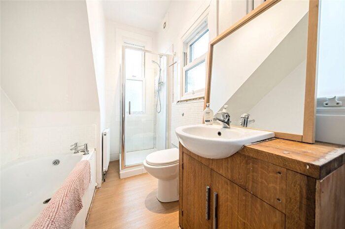 2 Bedroom Flat For Sale In Deerdale Road, London, SE24