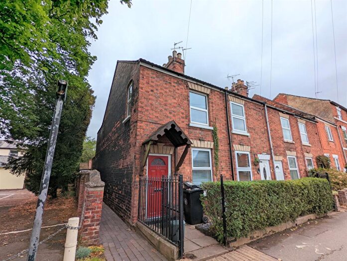 2 Bedroom House To Rent In North Parade, Grantham, NG31