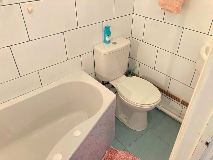 1 Bedroom Flat To Rent In Very Near Brentwick Gardens Area, South Ealing Brentford Borders, TW8