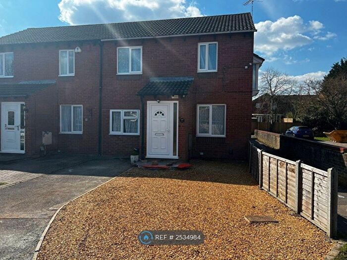 4 Bedroom Semi-Detached House To Rent In The Delph, Reading, RG6