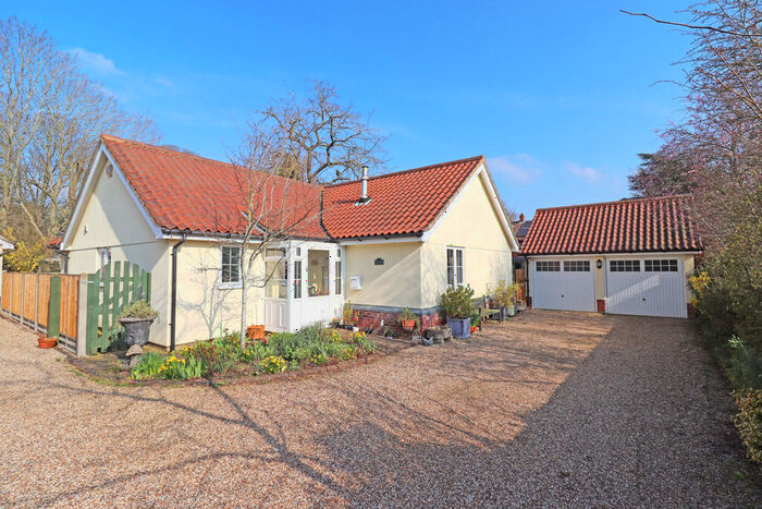 3 Bedroom Detached Bungalow For Sale In Water Farm Drive, Raydon, IP7