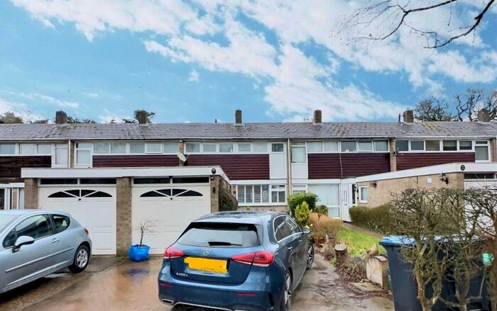 3 Bedroom Town House To Rent In Broomhills, Welwyn Garden City, AL7