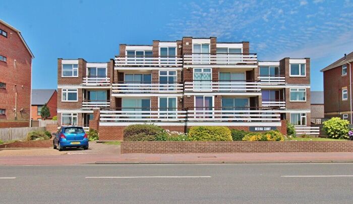 2 Bedroom Flat For Sale In Marine Parade West, Lee-on-the-Solent, PO13