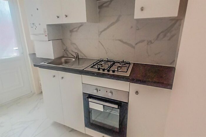 1 Bedroom Flat To Rent In Bell Lane, Hendon, NW4