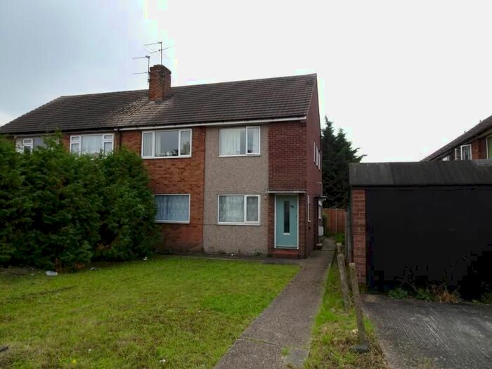 2 Bedroom Maisonette To Rent In Larch Crescent, Hayes, Middlesex, UB4