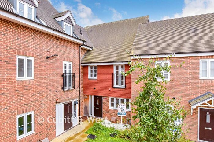 3 Bedroom Terraced House For Sale In Dover Road, Tadworth, Surrey, KT20
