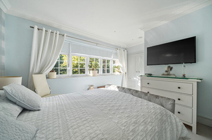 2 Bedroom Apartment For Sale In Westerham Road, Keston, Kent, BR2