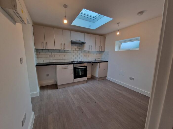 Studio To Rent In Elms Avenue, London, NW4