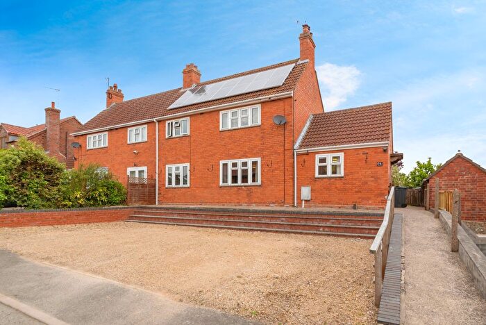 3 Bedroom Semi-Detached House For Sale In West View, Grantham, NG32