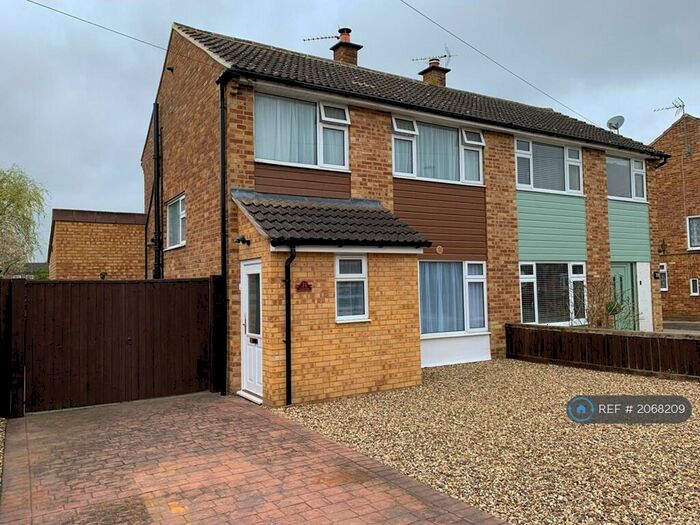 3 Bedroom Semi-Detached House To Rent In Longfields, Bicester, OX26