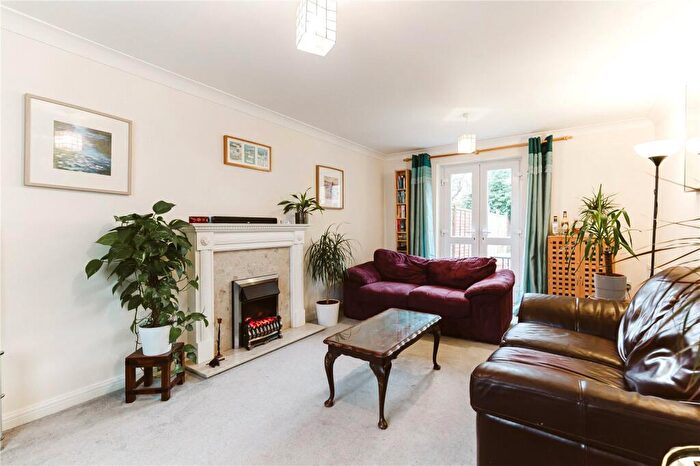 4 Bedroom Semi Detached House To Rent In Dudley Grove, Horfield, Bristol, BS7