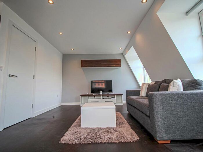 2 Bedroom Apartment To Rent In Park Square South, Leeds, West Yorkshire, LS1