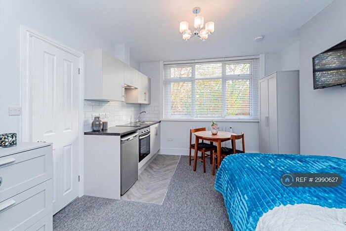 Studio To Rent In London Road, Reading, RG1