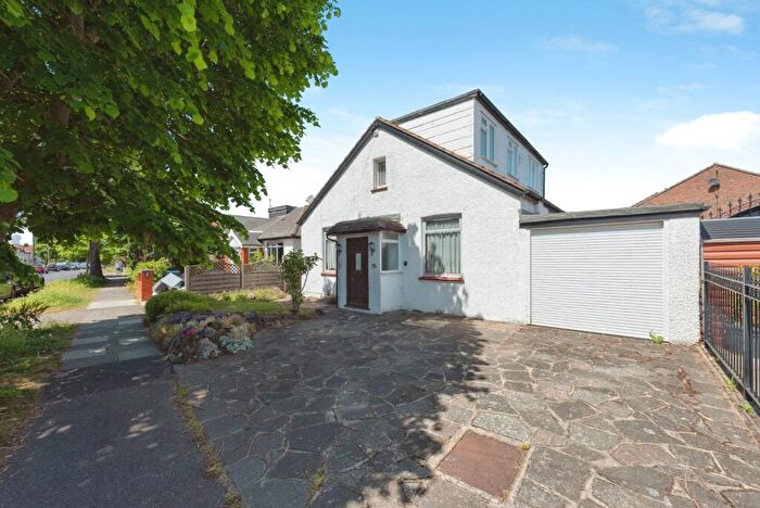3 Bedroom Bungalow For Sale In Green Lane, New Malden, KT3