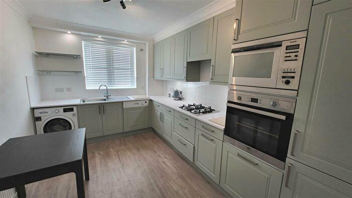2 Bedroom Apartment To Rent In Crescent Road, Enfield, EN2