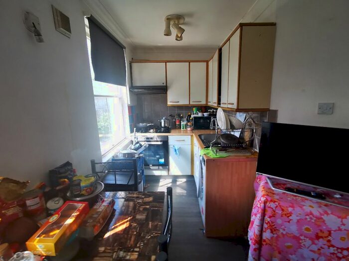 2 Bedroom Flat To Rent In Richmond Road, London, E8