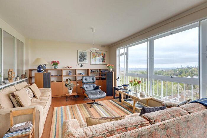2 Bedroom Flat For Sale In Sydenham Rise, Forest Hill, SE23