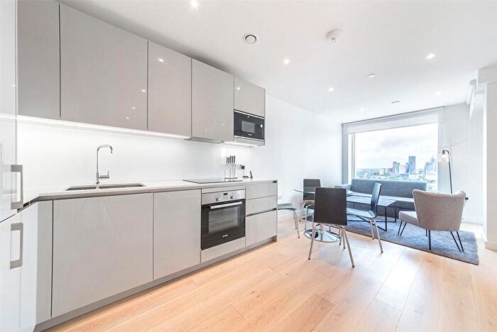 Flat To Rent In Hurlock Heights, Elephant & Castle, SE17