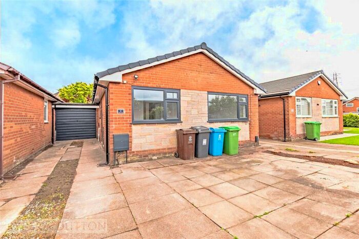 3 Bedroom Bungalow To Rent In Kirklee Avenue, Chadderton, Oldham, Greater Manchester, OL9