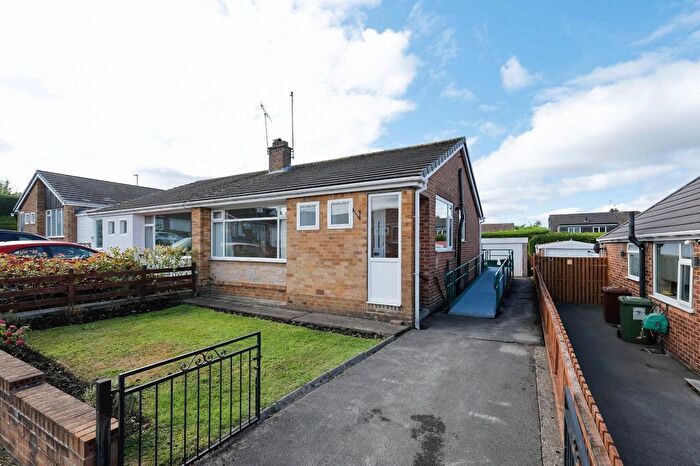 2 Bedroom Bungalow For Sale In Wrenbury Avenue, Leeds, West Yorkshire, LS16
