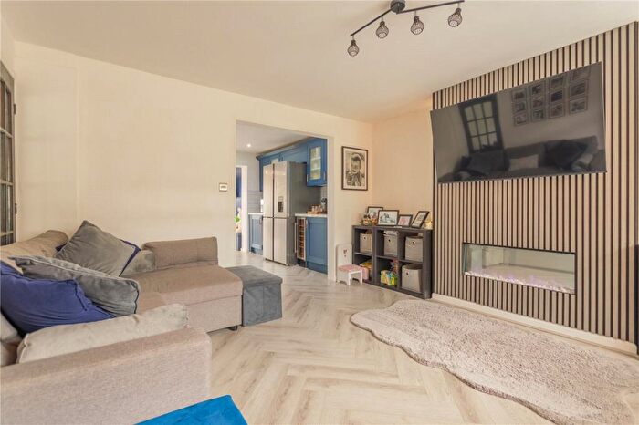 3 Bedroom Semi-Detached House For Sale In Severn Road, Heywood, Greater Manchester, OL10