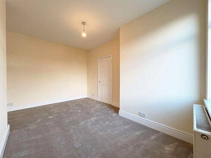 2 Bedroom Terraced House For Sale In Lascelles Hall Road, Huddersfield, HD5