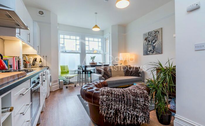 2 Bedroom Flat To Rent In Glebe Road, Crouch End, London, N8