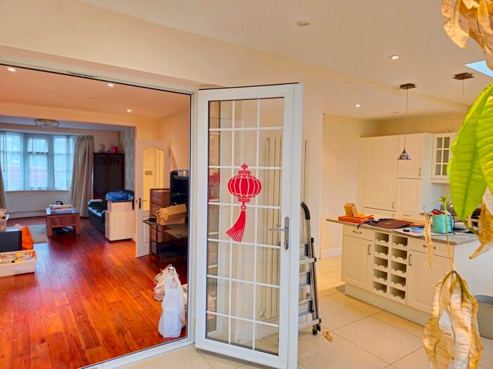 3 Bedroom Semi-Detached House To Rent In Fort Road, Northolt, UB5