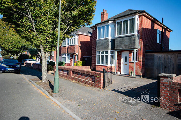 3 Bedroom Detached House For Sale In The Grove, Bournemouth, BH9